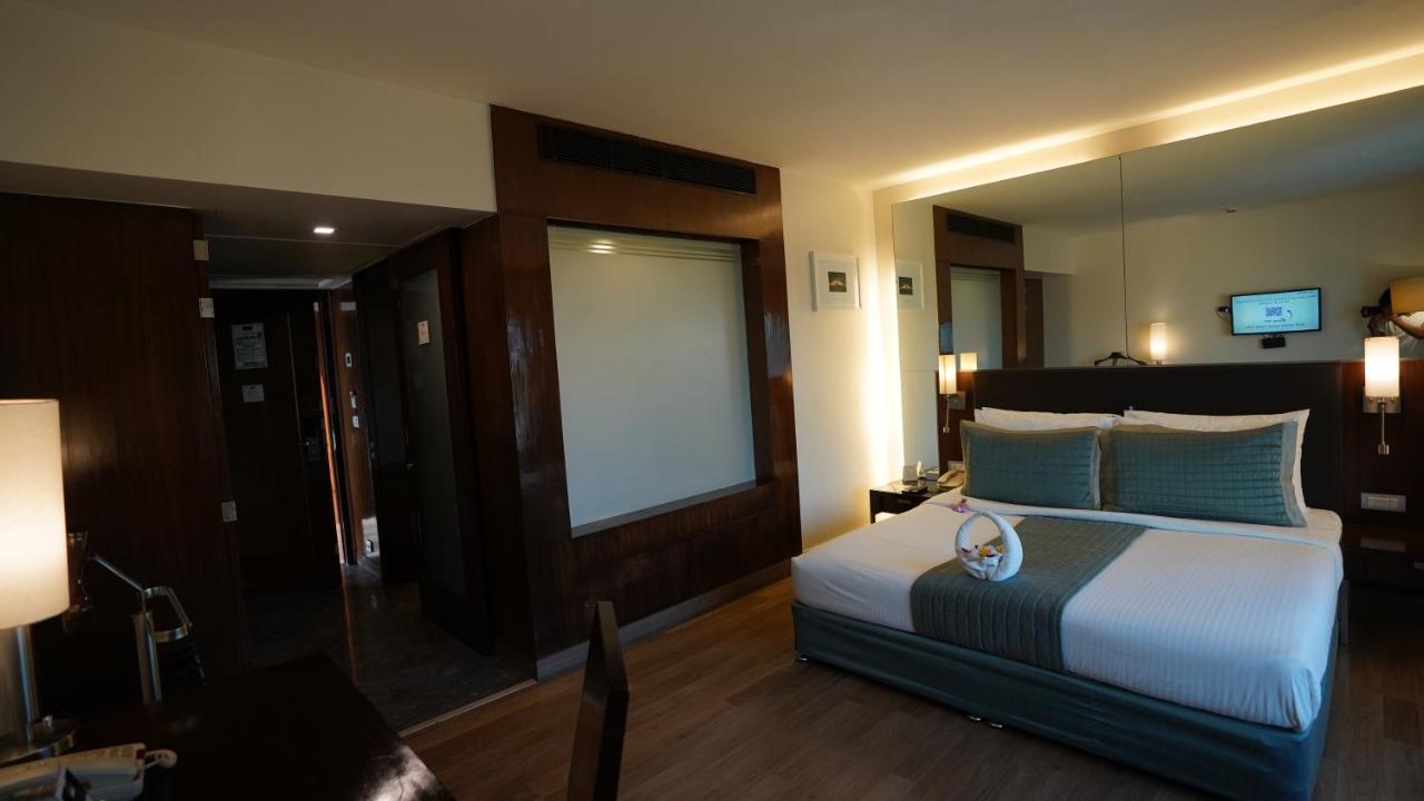 St Laurn Koregaon Park Pune Dış mekan fotoğraf