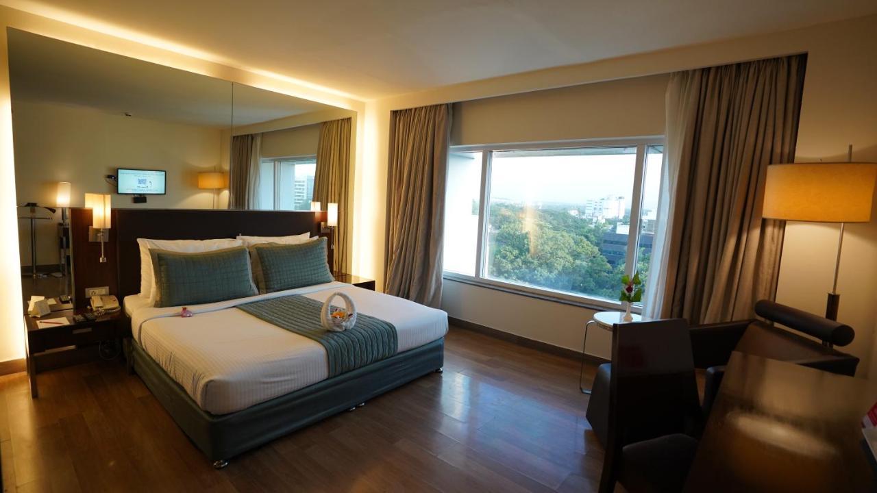 St Laurn Koregaon Park Pune Dış mekan fotoğraf