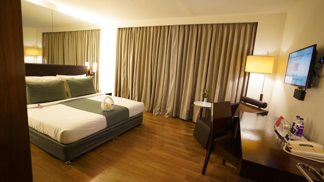 St Laurn Koregaon Park Pune Dış mekan fotoğraf