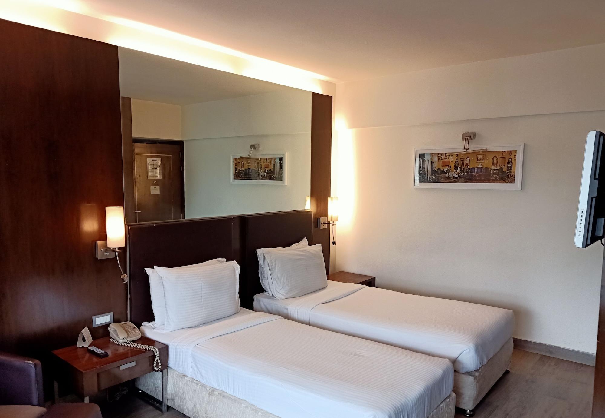 St Laurn Koregaon Park Pune Dış mekan fotoğraf