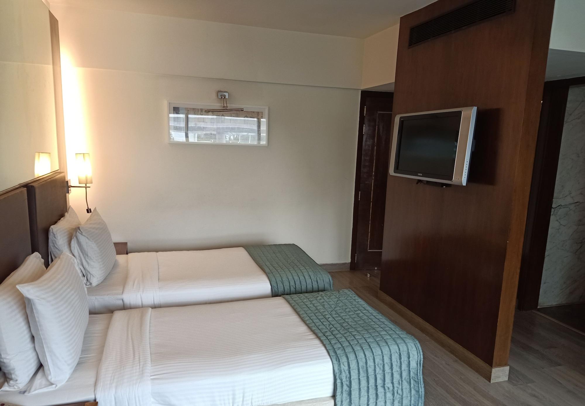 St Laurn Koregaon Park Pune Dış mekan fotoğraf