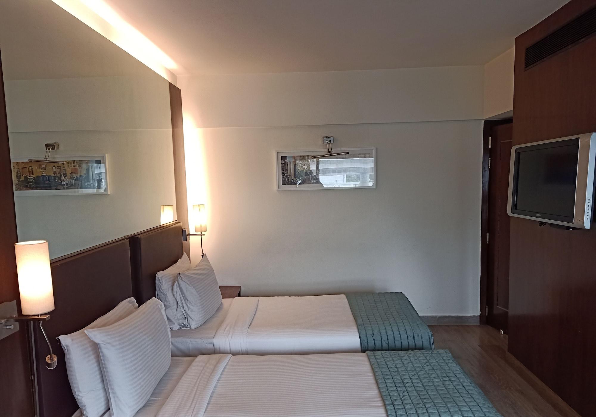 St Laurn Koregaon Park Pune Dış mekan fotoğraf