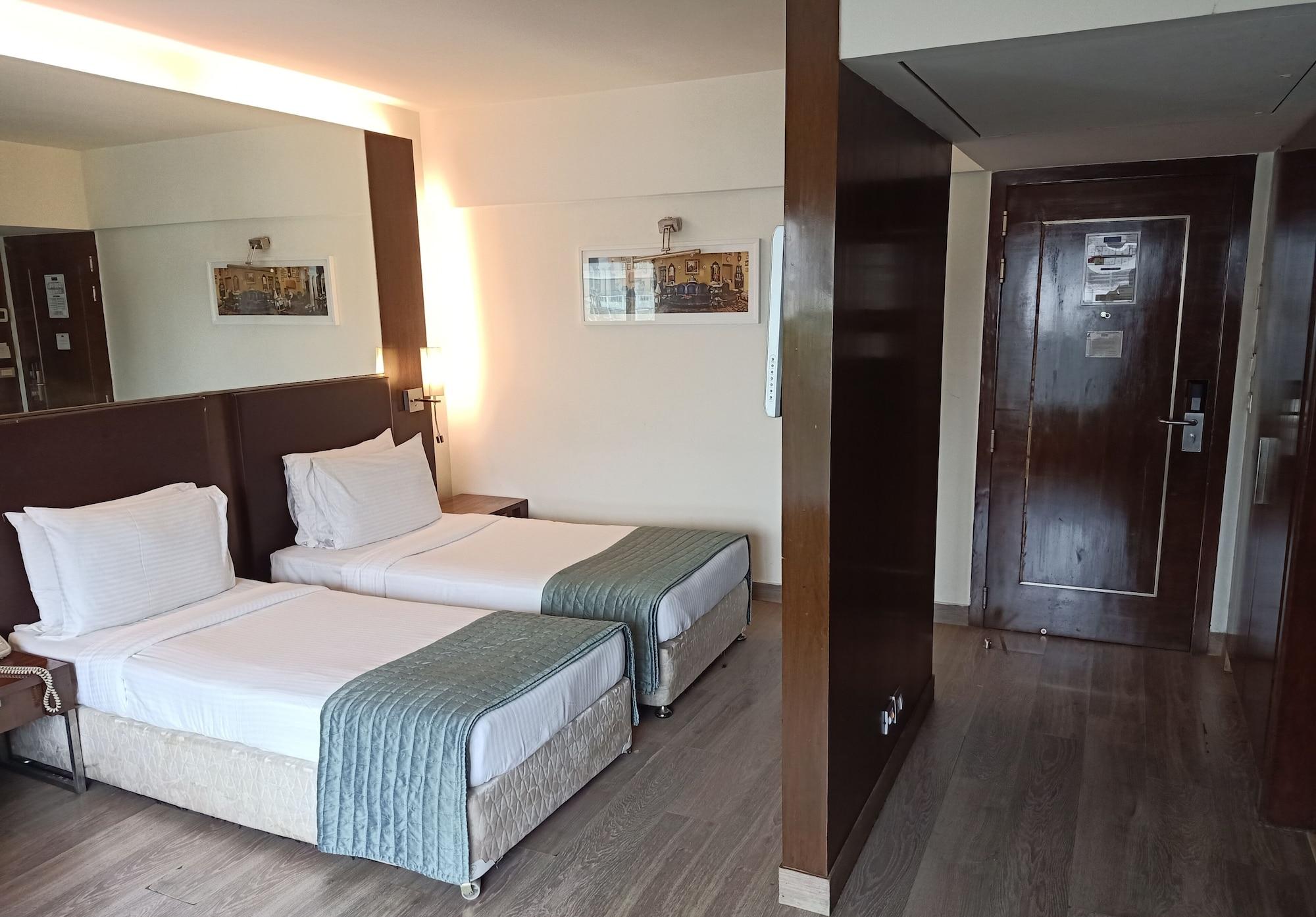St Laurn Koregaon Park Pune Dış mekan fotoğraf