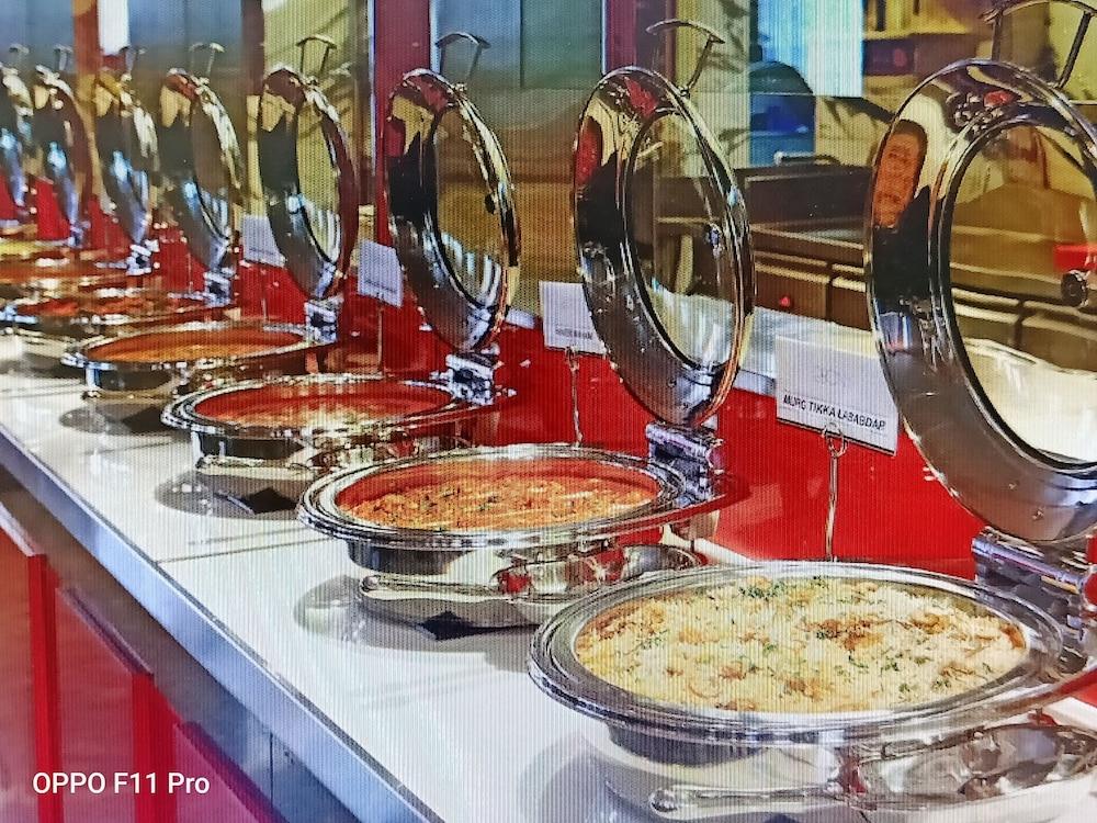 St Laurn Koregaon Park Pune Dış mekan fotoğraf