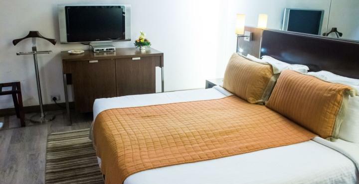 St Laurn Koregaon Park Pune Dış mekan fotoğraf