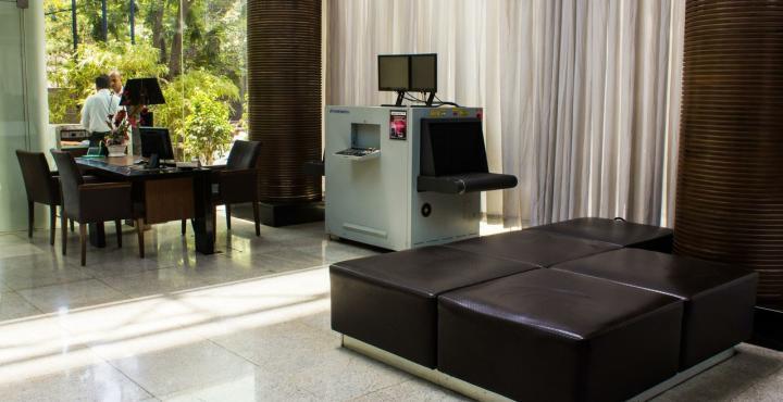 St Laurn Koregaon Park Pune Dış mekan fotoğraf