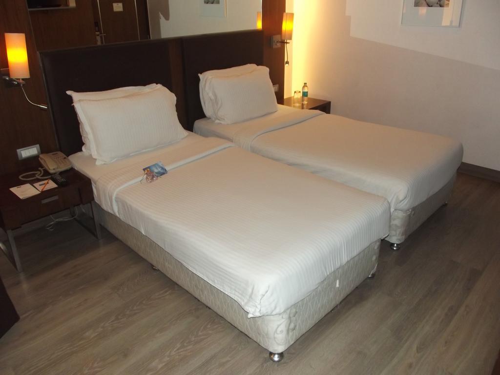 St Laurn Koregaon Park Pune Dış mekan fotoğraf
