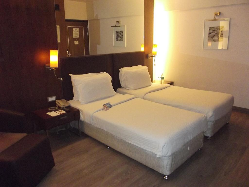 St Laurn Koregaon Park Pune Dış mekan fotoğraf