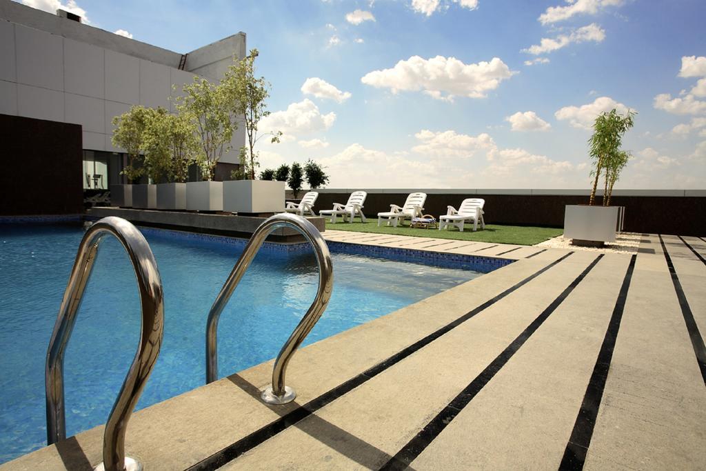 St Laurn Koregaon Park Pune Dış mekan fotoğraf